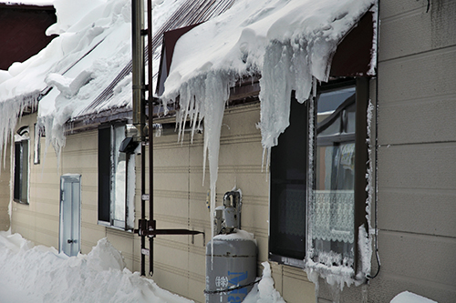 屋根の雪下ろし